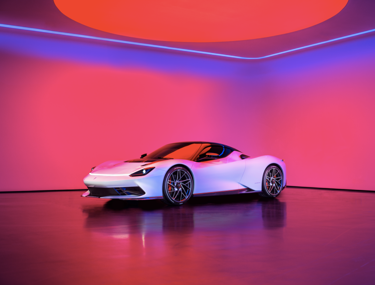 White Battista Front Three-Quarter (Color)__0